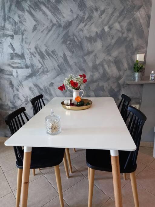 Charming, Fully-equipped, Apartment *